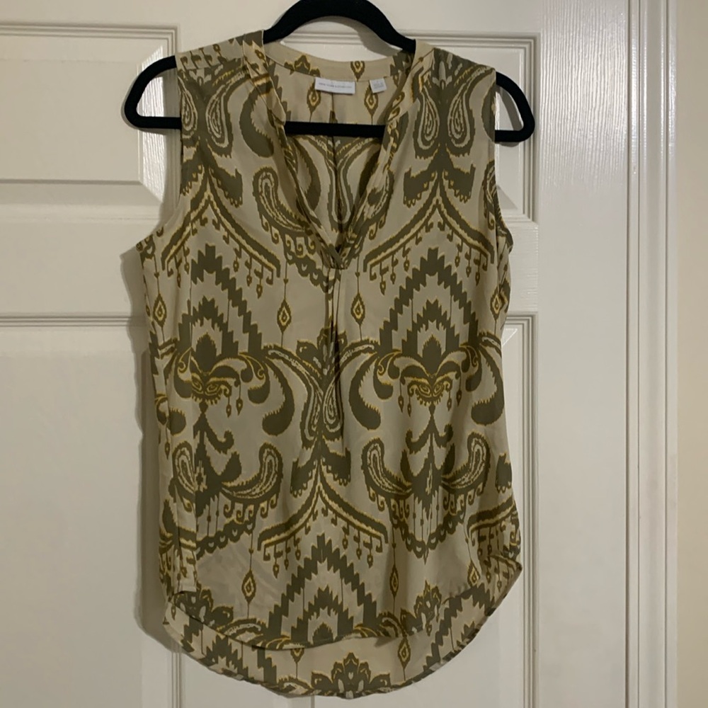 Like New New York and Company small sleevless shirt